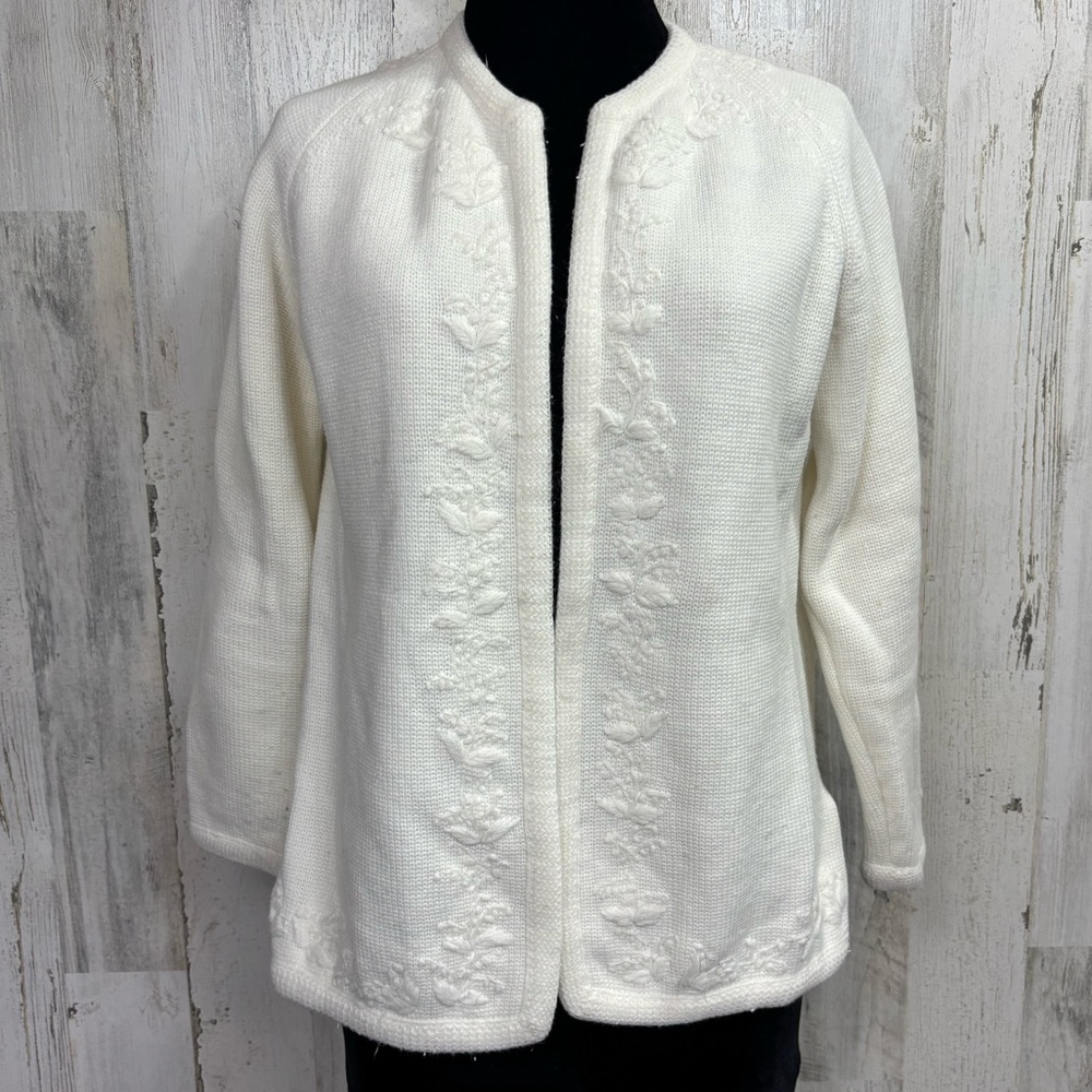 Vintage Embroidered Off White‎ Cardigan Sweater